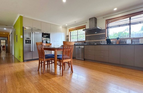 Seven Mile Beach House | Seven Mile Beach House - 5 minutes to the Airport