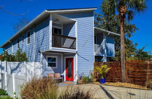 Jacksonville Beach House | Seventh Seas half mile to the beach pet friendly Near to the Mayo Clinic - UNF - TPC Sawgrass - Convention Center - Shopping Malls - Under 3 Hours from DISNEY