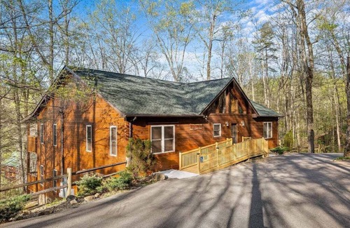 Gatlinburg - Pigeon Forge Villa | Sevierville 127 - Seven Bedroom Villa, Sleeps 14