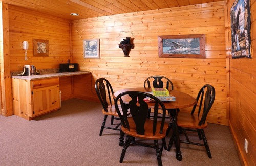 Gatlinburg - Pigeon Forge Villa | Sevierville 37 - Two Bedroom Villa, Sleeps 10