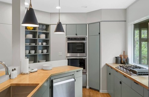 Saint Andrews House | Sewanee Woods Modern Luxe Escape