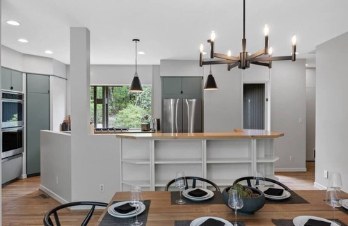 Saint Andrews House | Sewanee Woods Modern Luxe Escape