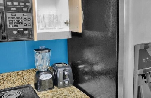Coconut Grove Apartment | SF Relaxing Condo Hotel in the Grove, Free Parking