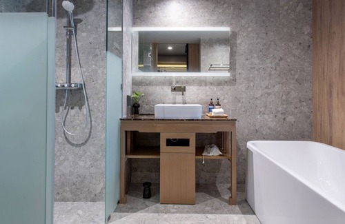 Khuekkhak Hotel | (SHA+)La Flora Pool Access King Bed (P06)