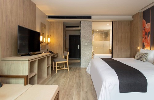 Khuekkhak Hotel | (SHA+)La Flora Pool Access King Bed (P06)