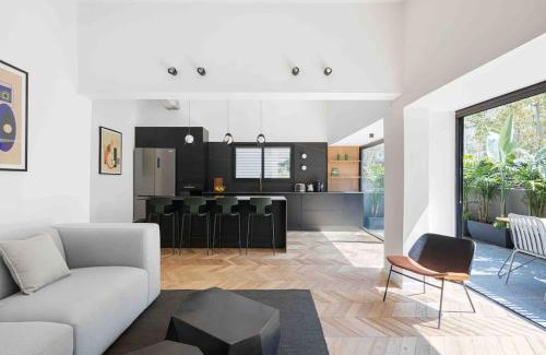 Kerem HaTeimanim Apartment | Shades of Green near the beach