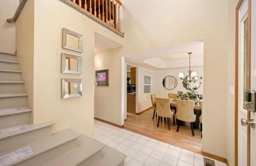 Loveland House | Shady Grove with 4 King Beds, Dog Run and Outdoor Fun