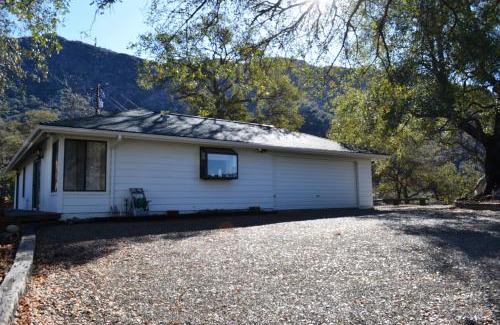 Three Rivers House | Shady Knoll