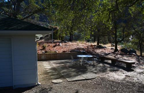 Three Rivers House | Shady Knoll