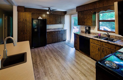 Grand Bend Cottage | Shady Oaks Cottage, Southcott Pines: Totally Renovated!