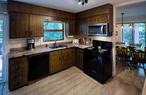 Grand Bend Cottage | Shady Oaks Cottage, Southcott Pines: Totally Renovated!