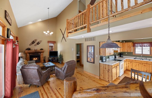 Lead Cabin | Shangri Lodge-Terry Peak Cabin with Hot Tub