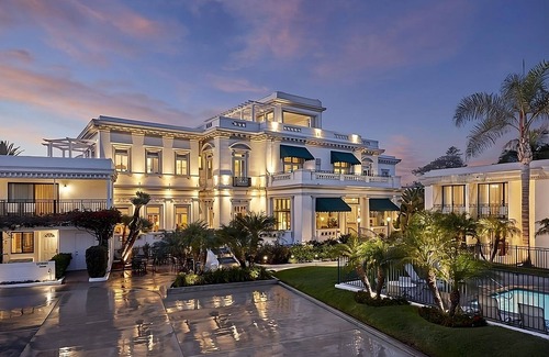Coronado House | Share a Grand Experience! 4 Upscale Units Near Coronado Bridge! Pool, Parking!