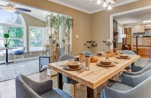 Summerville House | Share-in Dipity Refined 4 bedroom house w/ a pool