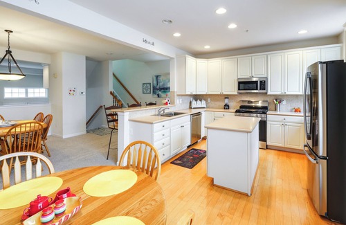 Ocean View Apartment | Shared Pool & Bay Access: Ocean View Retreat