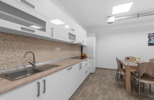 Split Hostel | Shared room in Hostel - Bunk bed