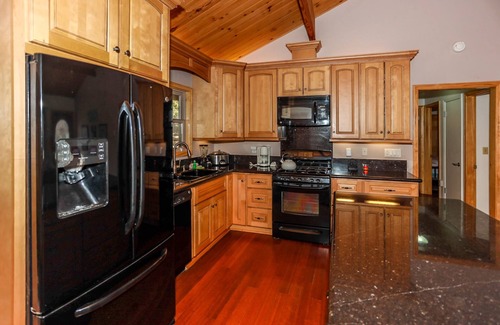 Whispering Forest House | Shasta Mountain Cabin - 1916 by Big Bear Vacations