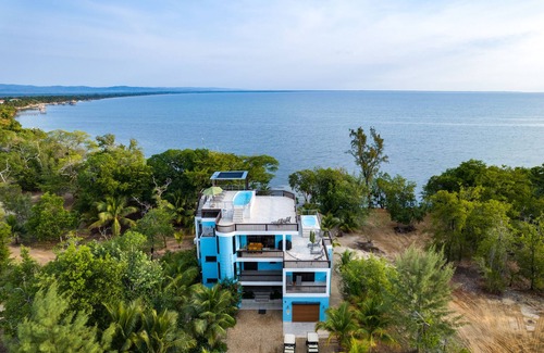 Sittee River Village House | Shedrock Shangrila, Beachfront Hibiscus Suite