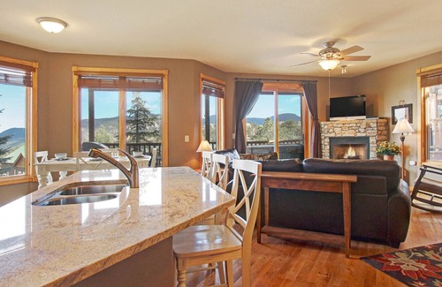 Estes Park Condo | Sheep Mountain 20B - 2 Br Condo with Private Hot Tub - Lake/Mountain Views!