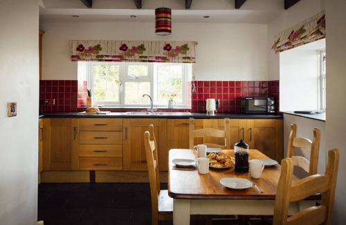 Haverfordwest Cottage | Shepherd's Hut - Lomu