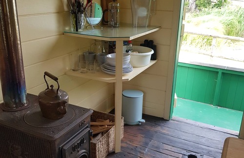Hammerpot House | Shepherd's Hut set in private meadow