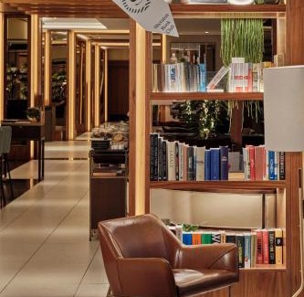 Srodmiescie Hotel | Sheraton Grand Warsaw