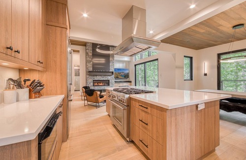 Alpine Meadows House | Shining Creek at Alpine Meadows by Tahoe Getaways - 4 BR w Creek Views, Hot Tub & Ski Shuttle!