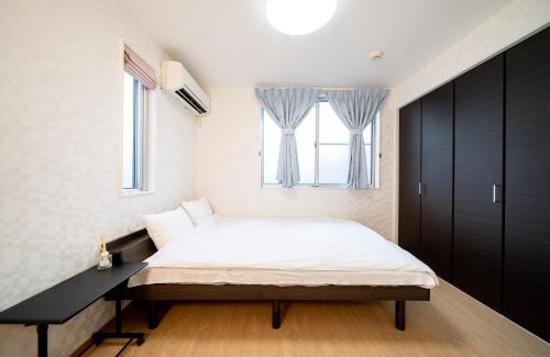Okubo Apartment | Shinokubo guest house , near shinjuku 100 square meters, 4 bedrooms, 1 living room 1kitchen 2toilet 1bathroom washmachine