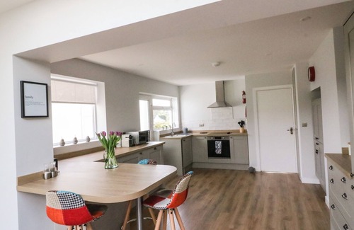 Shipton Gorge Cottage | SHIPTON HILL VIEW, pet friendly, with a garden in Shipton Gorge
