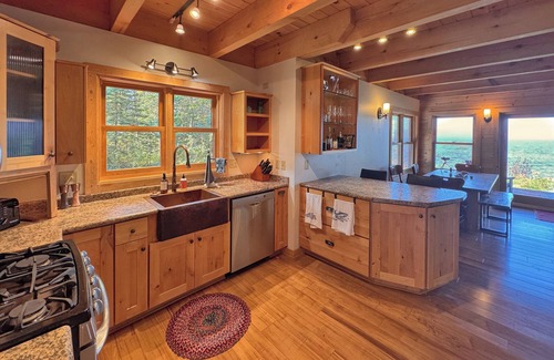 Herbster House | Shooting Star | Stylish Cabin on the Big Water