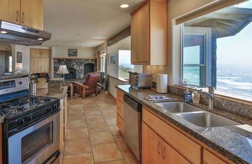 Bandon House | Shore Pines - Oceanfront Next to Sheep Ranch Golf Course