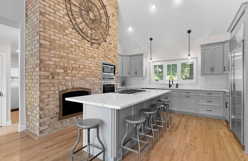 Huntersville House | Shoreway Cove by AvantStay | Waterfront, Pool, Dock