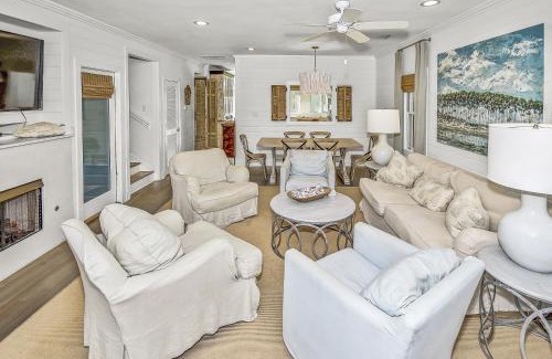Seaside House | Short Distance to the White Sandy Beaches, Rendezvous Main House Carriage in Seaside home