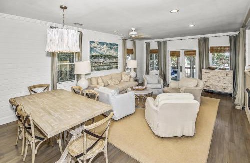 Seaside House | Short Distance to the White Sandy Beaches, Rendezvous Main House Carriage in Seaside home