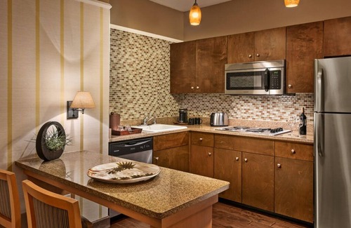 Gainey Village Villas House | Short Drive to Desert Botanical Gardens! 2 Pet-friendly Suites w/ Free Parking!