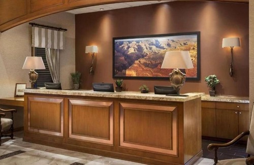 Gainey Village Villas House | Short Drive to Desert Botanical Gardens! 2 Pet-friendly Suites w/ Free Parking!