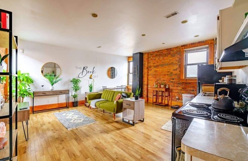 Weinland Park Apartment | Short North/Downtown | Right on High St | Walk to Convention Ctr | 5.8K+ Reviews