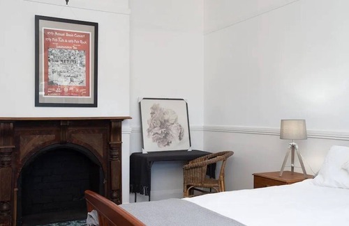 West Launceston House | Short Walk to CBD & Cataract Gorge