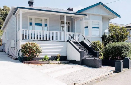 West Launceston House | Short Walk to CBD & Cataract Gorge