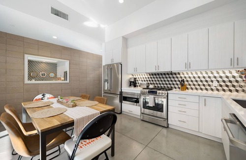 Palm Desert Condo | Showstopper Mid-Century Modern Palm Desert Condo, Walkable To Shops & Eateries!