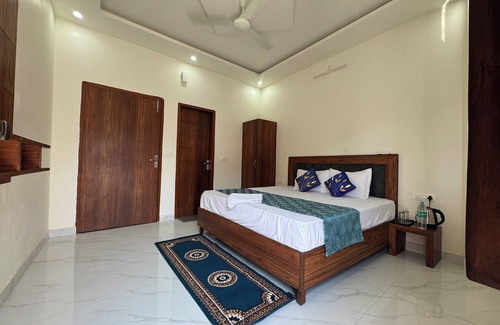 Vrindavan Hotel | Shree Hanumat Kripa Dham