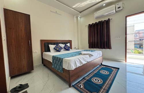 Vrindavan Hotel | Shree Hanumat Kripa Dham