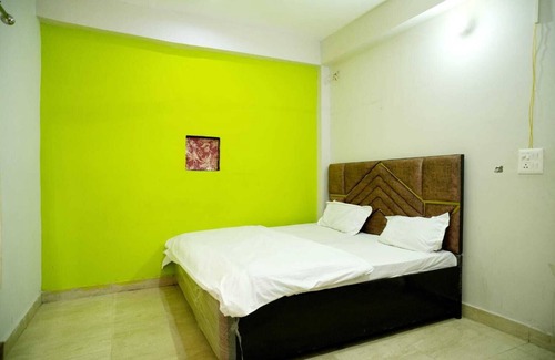 Vrindavan Hotel | Shri Gauraj Dham Vrindavan