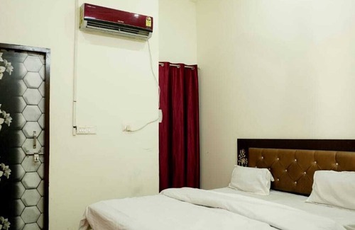 Vrindavan Hotel | Shri Gauraj Dham Vrindavan