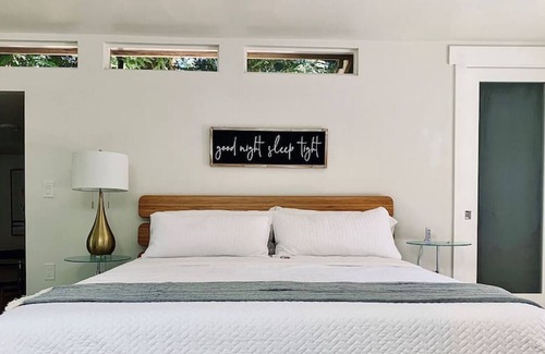 Carmichael House | Shurwin Suite 4 · Carmichael Sacramento : Peaceful Modern Cottage