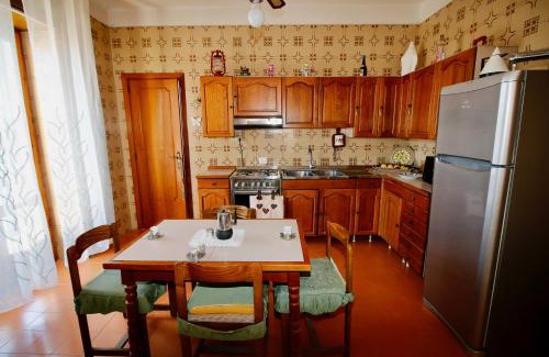 Donnalucata Apartment | Sicilian Apt in Donnalucata-Sleeps 4- 2 Min Beach