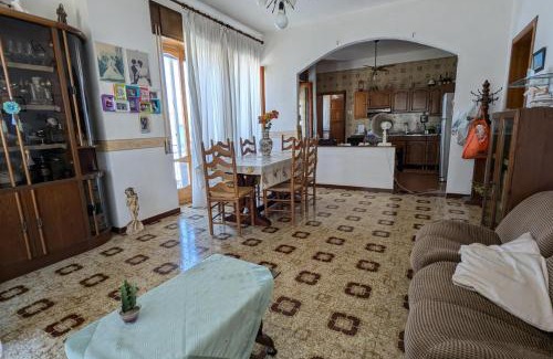 Donnalucata Apartment | Sicilian Apt in Donnalucata-Sleeps 4- 2 Min Beach