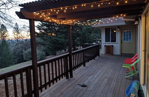 Glencoe House | Sierra Foothills Getaway - beautiful deck & views!