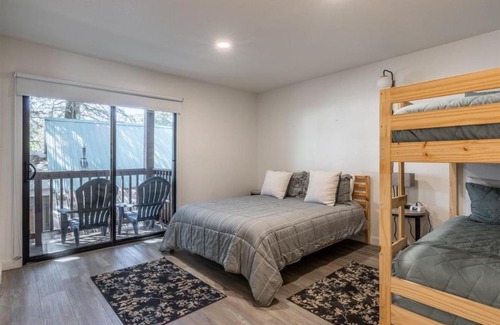 June Lake Apartment | Sierra Suns 6
