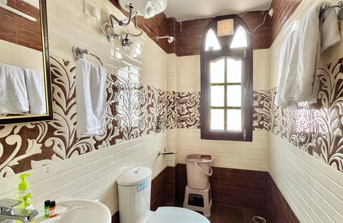 Shimla Apartment | Siesta Homestay 1BR - balcony in shimla
